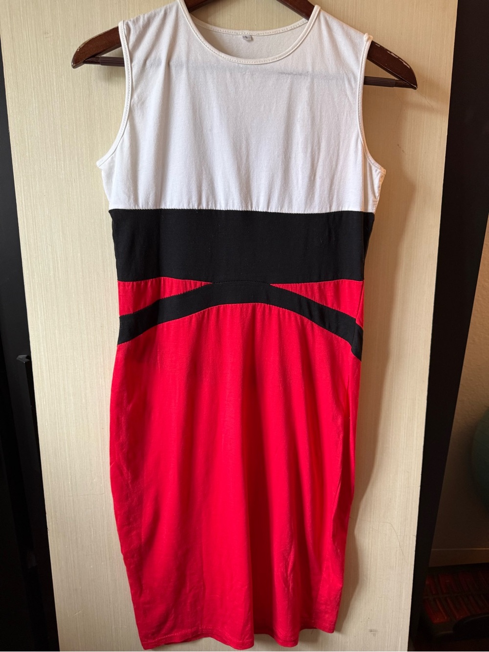 Sleeveless Colorblock Sheath Dress in White, Black & Red